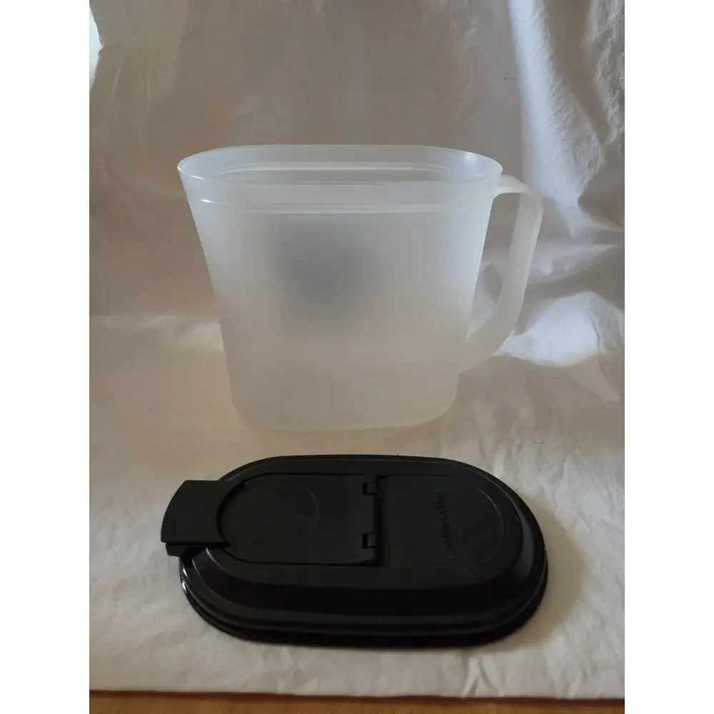 Vtg Tupperware Leche Milk 1 Qt , Rare Find Discontinued 2189D-2